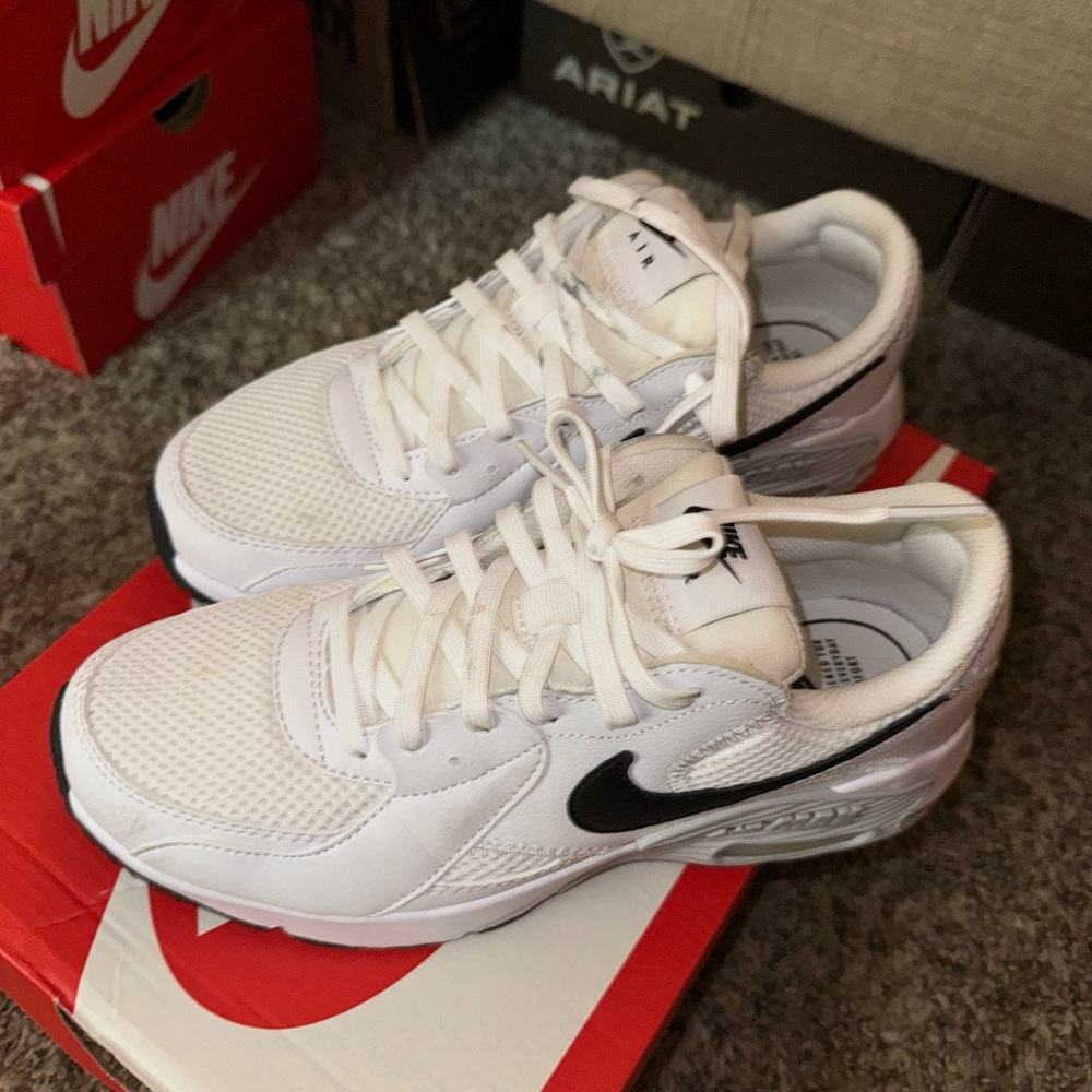 Nike White and Black Sneakers